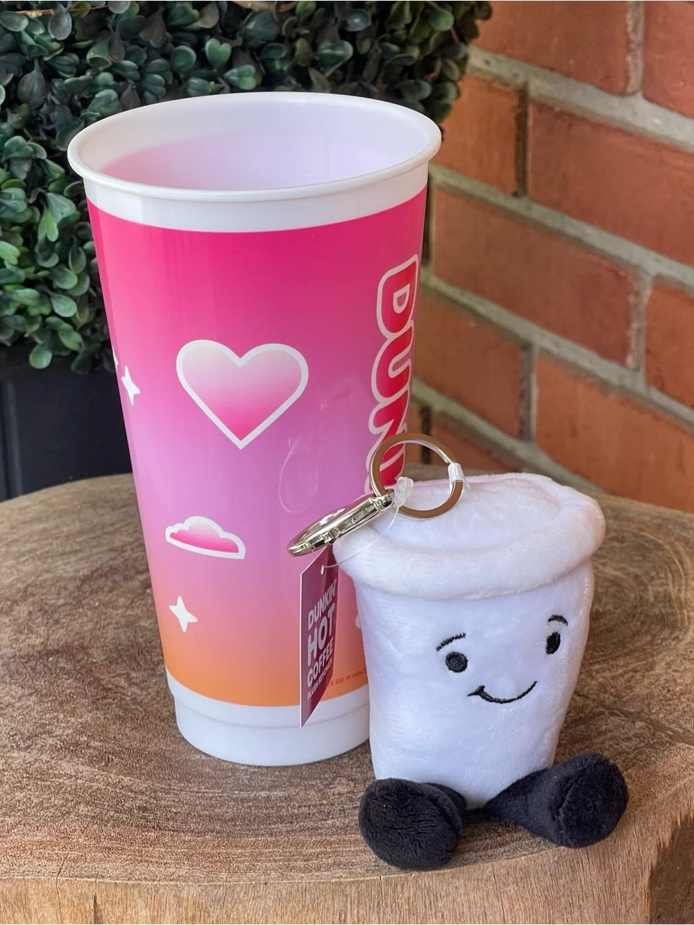 New DUNKIN 2025 Sabrina Cup & HOT COFFEE PLUSH KEYCHAIN Gift Set